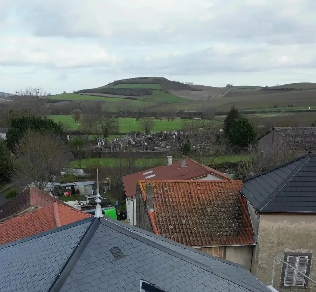 Paysage de Combronde et toitures du Puy-de-Dôme